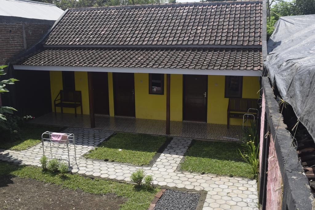 Blue Flame Inn Banyuwangi  Exterior photo