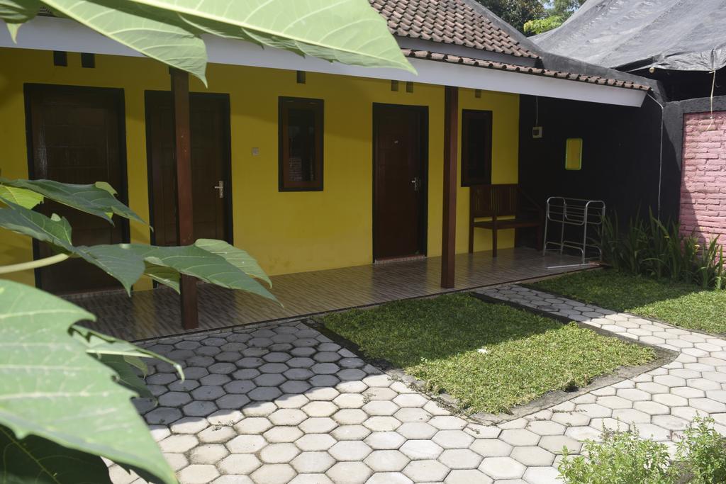 Blue Flame Inn Banyuwangi  Exterior photo